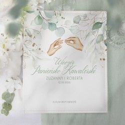 Album personalizowany na wspólny prezent dla pary. Pamiątka z panieńskiego i kawalerskiego jednocześnie. 
