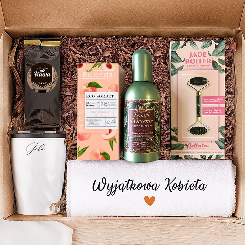 prezent-dla-bliskiej-osoby-ekskluzywny-zestaw-z-kubkiem-herbata-i-kosmetykami.jpg