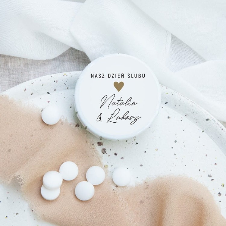 Eleganckie miętówki wręczane podczas wesela jako podziękowanie.