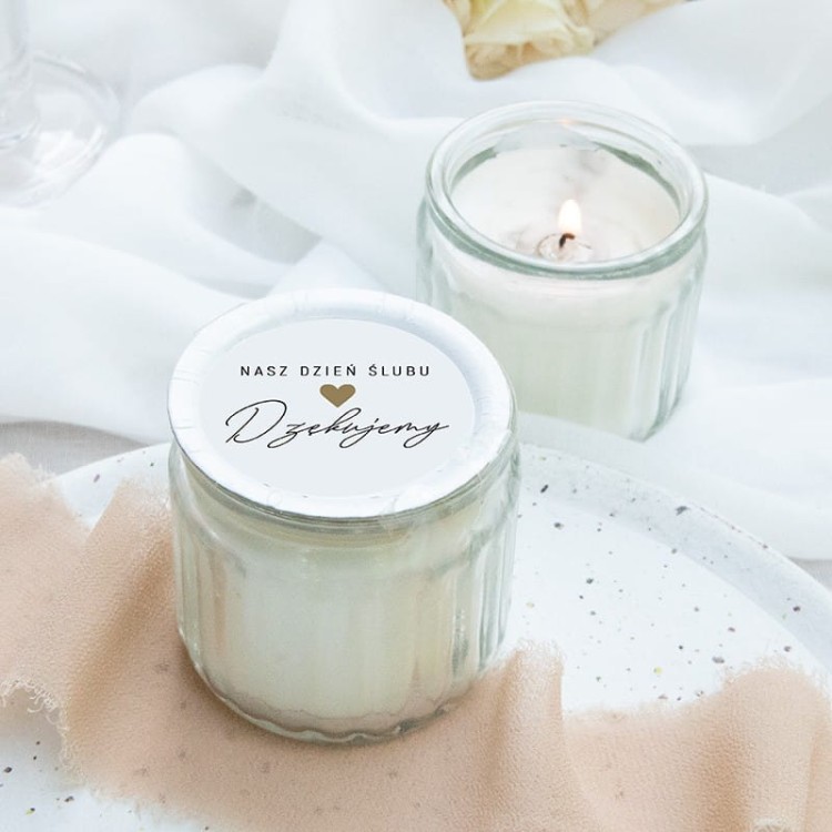 Świeczka zapachowa z kolekcji Klasyczna Elegancja dla gości weselnych.