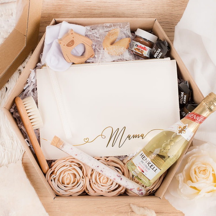 Zestaw prezentowy na baby shower.