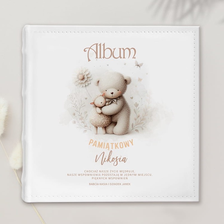 kieszeniowy-album-dla-dziecka-z-personalizacja-urocza-grafika-owieczki.jpg