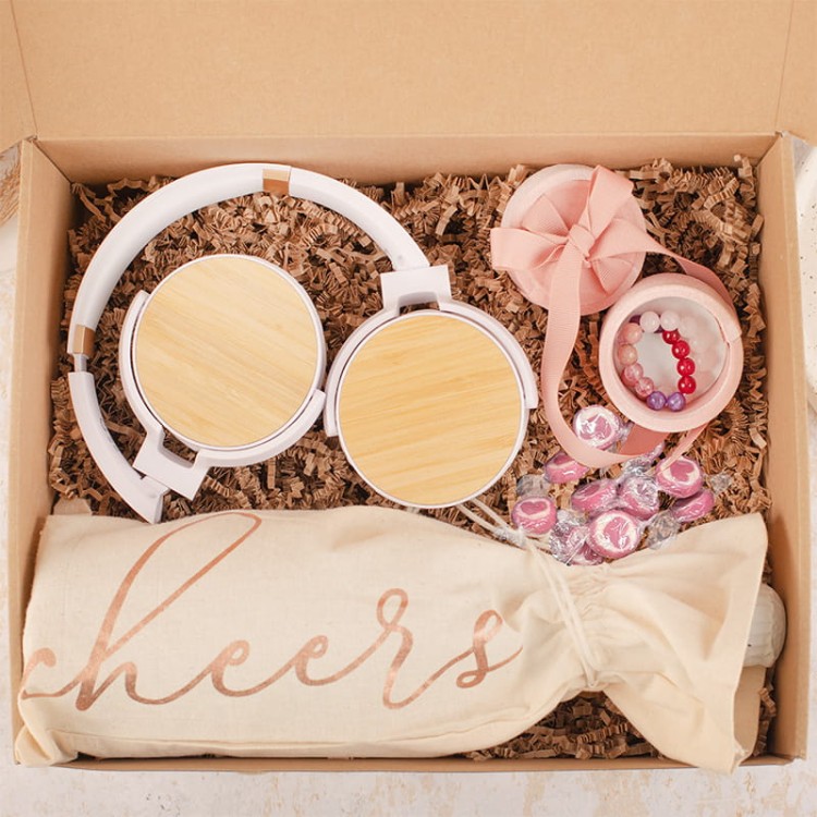 Oryginalny prezent dla niej – zestaw ze słuchawkami