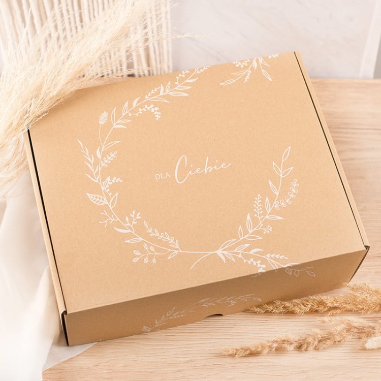 Box upominkowy dla dziewczyny z modnymi słuchawkami