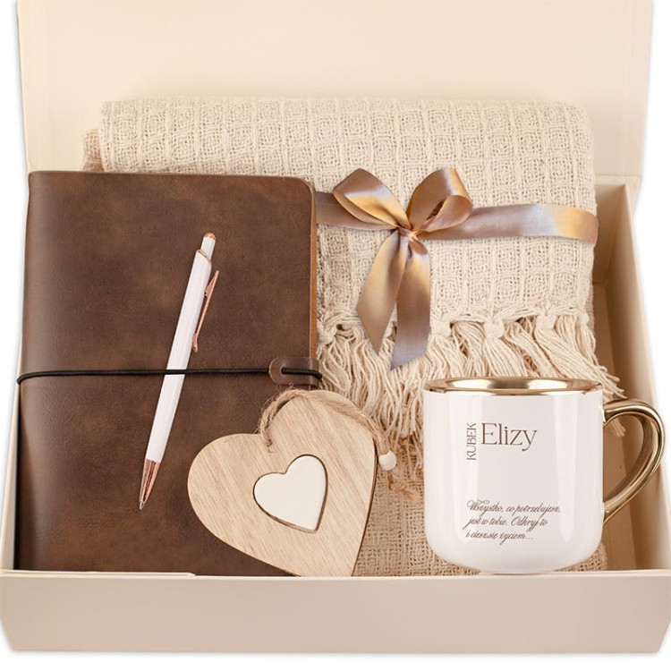 zestaw-prezentowy-dla-kobiety-z-personalizacja.jpg
