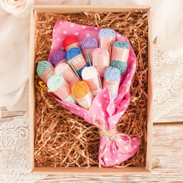 Oryginalny prezent dla nauczycielki – bukiet z włóczki