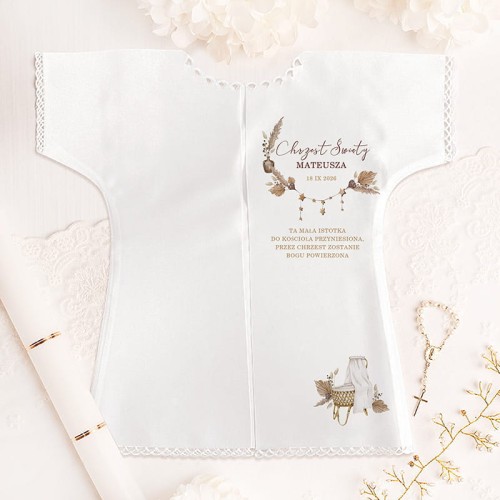 Szatka-do-Chrztu-w-bialym-kolorze-wykonana-z-wysokiej-jakosci-materialu-Personalizacji-podlega-imie-i-data.jpg