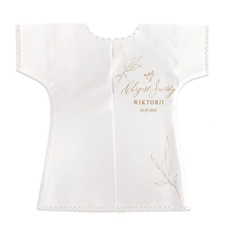 Szatka-na-Chrzest-w-bialym-kolorze.-wzbogacona-jest-o-delikatne-galazki-i-grafike-golabka.jpg