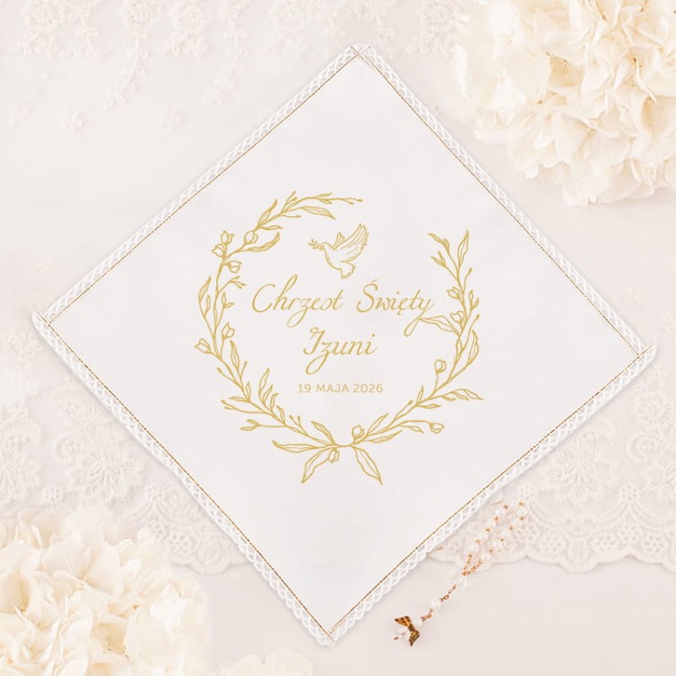 satynowa-zatka-na-chrzest-swiety-z-imieniem-dziecka-i-golebica-w-wianku.jpg