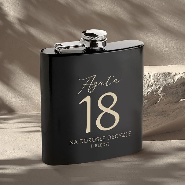 piersiowka-na-osiemnastke-z-imieniem-i-liczba-18