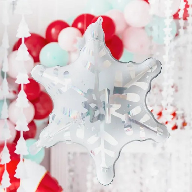 Balon w kształcie śnieżynki o regularnym kształcie i sześciu ramionach. Wykonany jest z folii, która odbija światło. Tło połyskującej śnieżynki jest wykończone kontrastującym, matowym wzorem drugiej warstwy śnieżynki