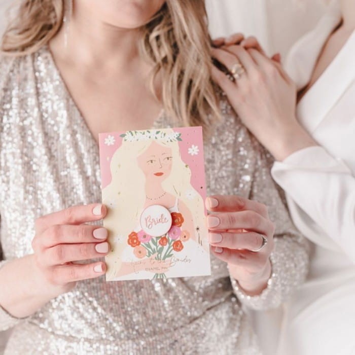KARTKA z pinem Bride prezent dla Panny Młodej z okazji panieńskiego