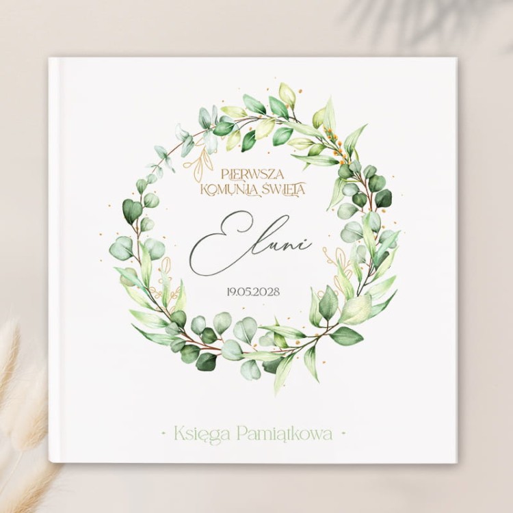 Personalizowana księga komunijna – miejsce na wpisy gości i pamiątkowe zdjęcia.