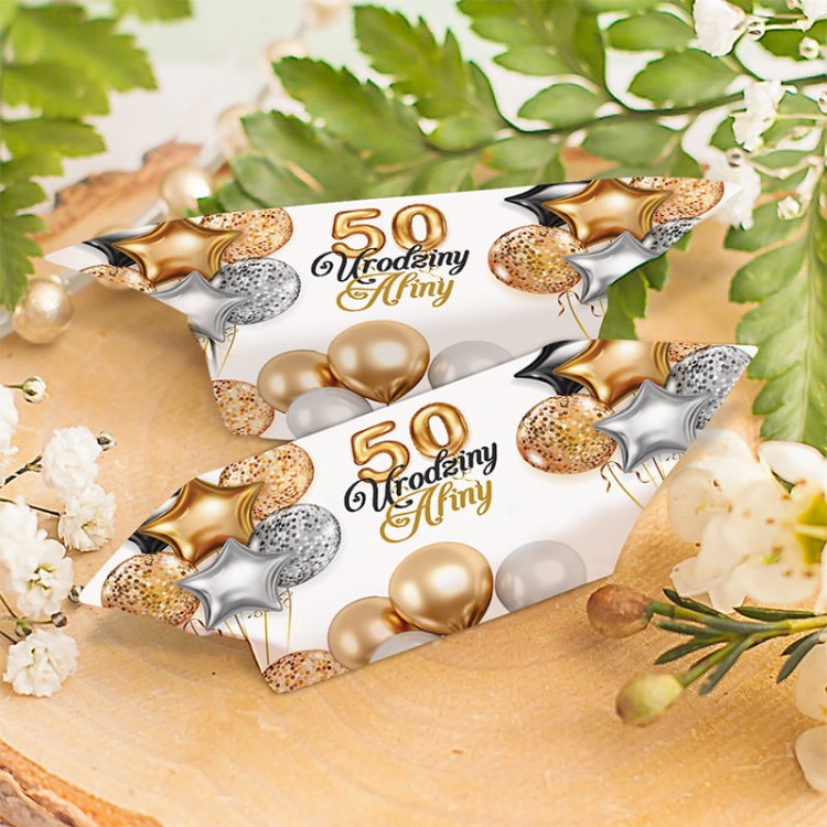 Krówki urodzinowe z nadrukiem i balonami, idealne jako słodki upominek na 50. urodziny.