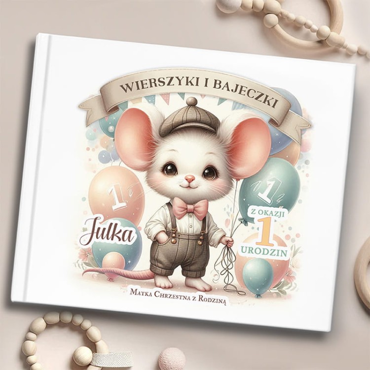 Welurowy album z imieniem dziecka i grafiką uroczej myszki w retro ubranku oraz pastelowych balonów.