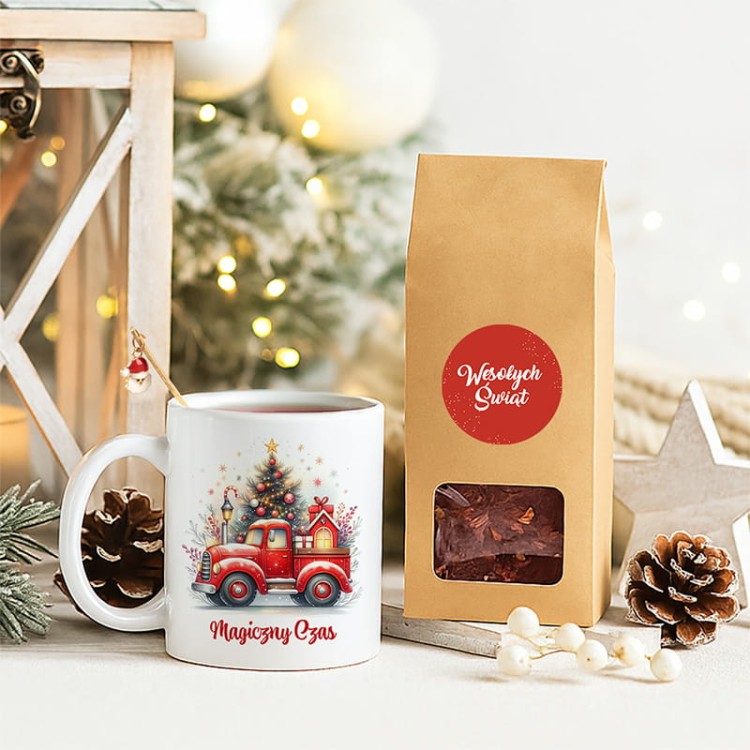 Świąteczny zestaw z kubkiem, herbatą i złotą łyżeczką jako prezent na Boże Narodzenie