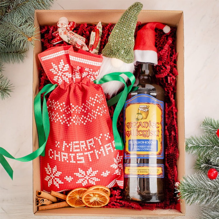 Świąteczny zestaw z grzańcem bezalkoholowym i krówkami z życzeniami