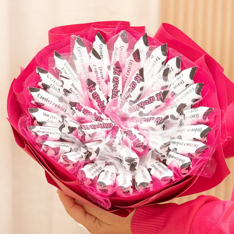 Bukiet z krówek z życzeniami jako prezent na 18 urodziny dla dziewczyny