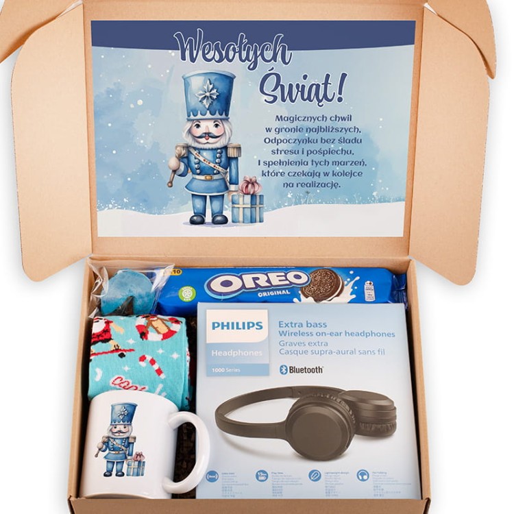 Gotowy box na prezent z kubkiem, skarpetkami i oreo na Boże Narodzenie.