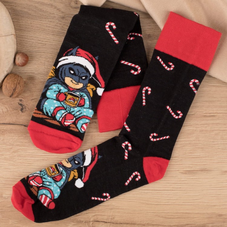 Świąteczne skarpety z Batmanem w zestawie upominkowym dla niego.