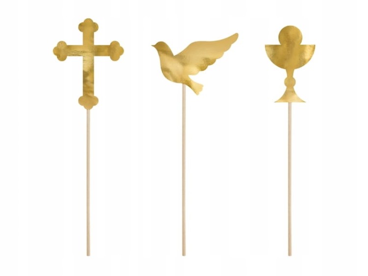 Złote toppery komunijne w kształcie krzyża, gołębicy i kielicha na drewnianych patyczkach.