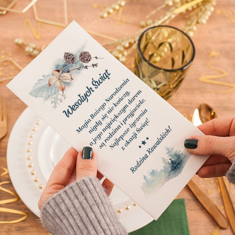 Opłatek świąteczny z grafiką zimowej gałązki i gotowymi życzeniami.