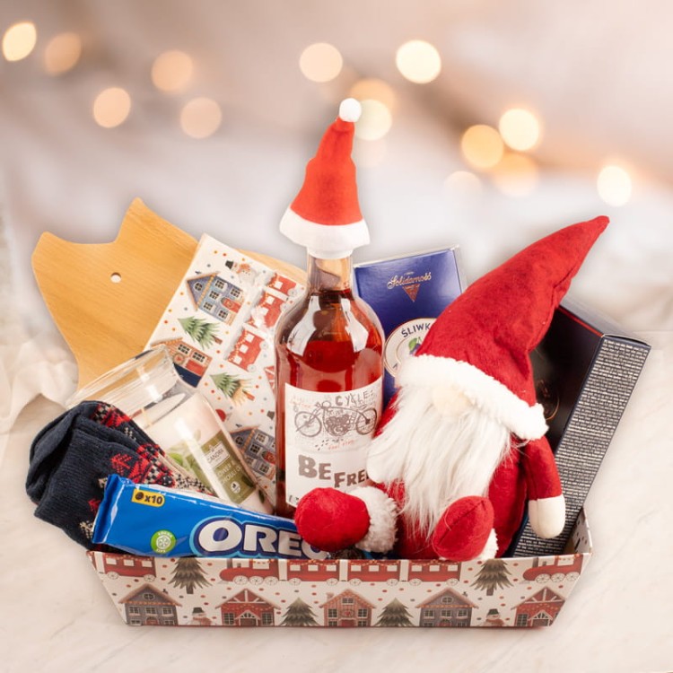 Świąteczny zestaw prezentowy w ozdobnym pudełku z produktami dla bliskiej osoby.