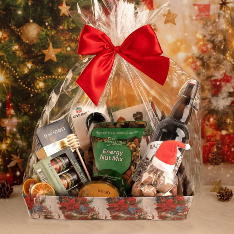 Gotowy zestaw prezentowy z naturalnymi produktami i eleganckim opakowaniem świątecznym.