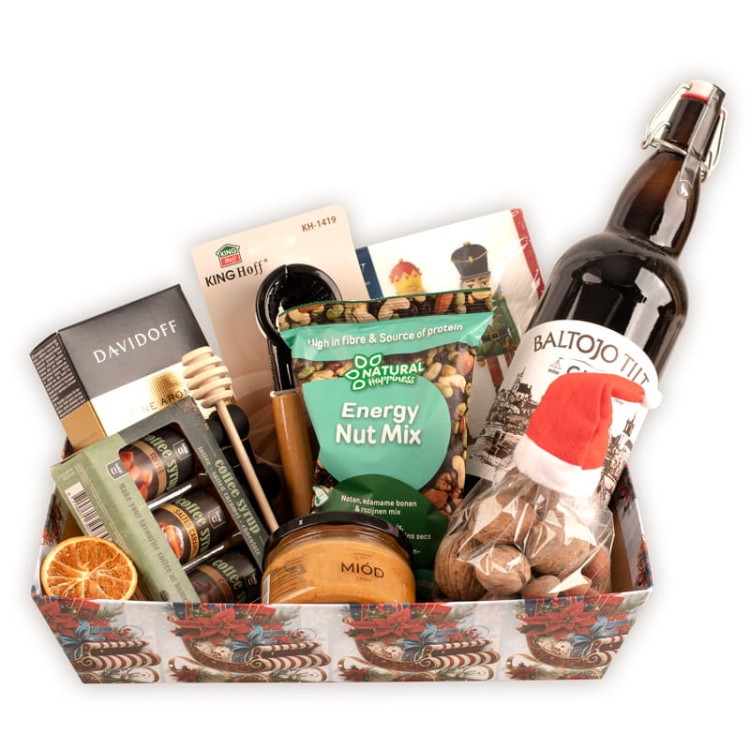 Zestaw upominkowy na święta z elementami kuchennymi i słodkimi dodatkami.