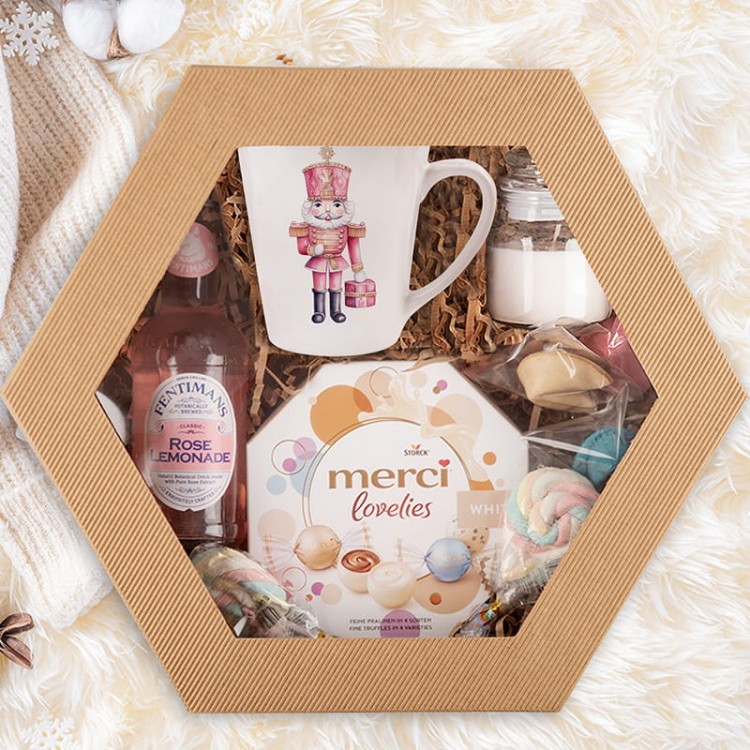 Upominek świąteczny dla kobiety z lemoniadą, świeczką i pralinkami Merci