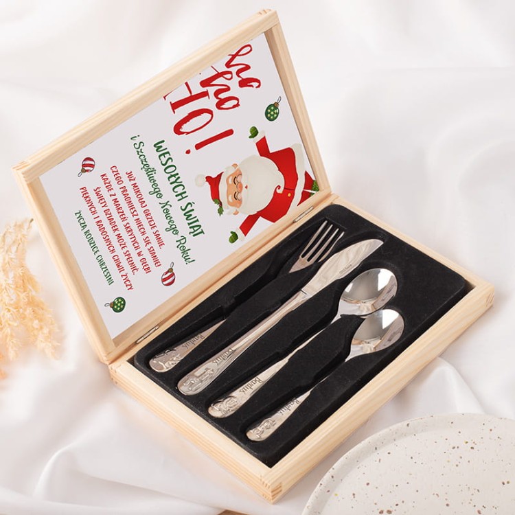 Komplet sztućców dla dziecka w drewnianej szkatułce z życzeniami świątecznymi