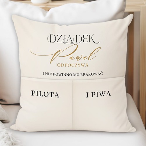 Personalizowana poduszka z kieszeniami jako prezent dla dziadka.