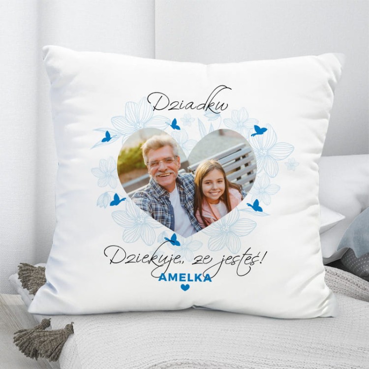 Personalizowana poduszka ze zdjęciem wnuka jako prezent dla dziadka.