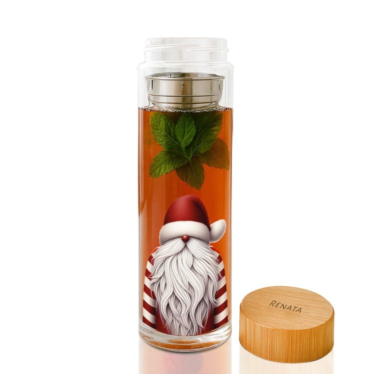 Personalizowany bidon z Mikołajem i herbatą w środku wygląda świątecznie i elegancko.
