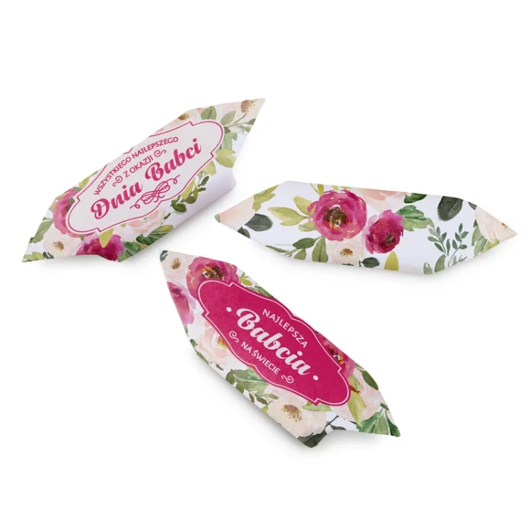 Krówki z napisem „Najlepsza Babcia” jako prezent od wnuków.