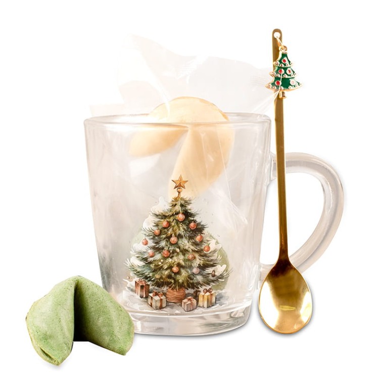 Zestaw świąteczny z szklanką, dekoracyjną łyżeczką i ciasteczkami.