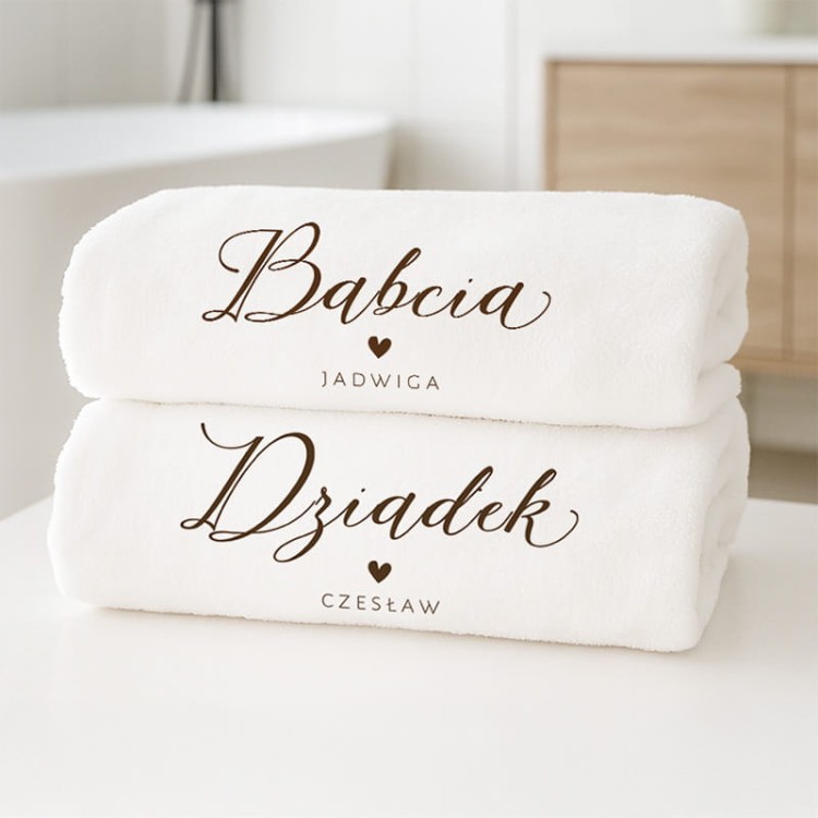 Zestaw ręczników kąpielowych z imionami jako prezent dla babci i dziadka.