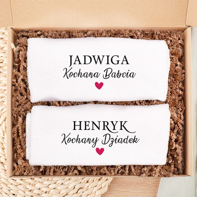 Personalizowany zestaw ręczników z imionami dla babci i dziadka.