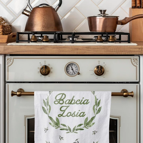 Ręcznik z nadrukiem "Najfajniejsza na całym świecie Babcia" i imieniem.