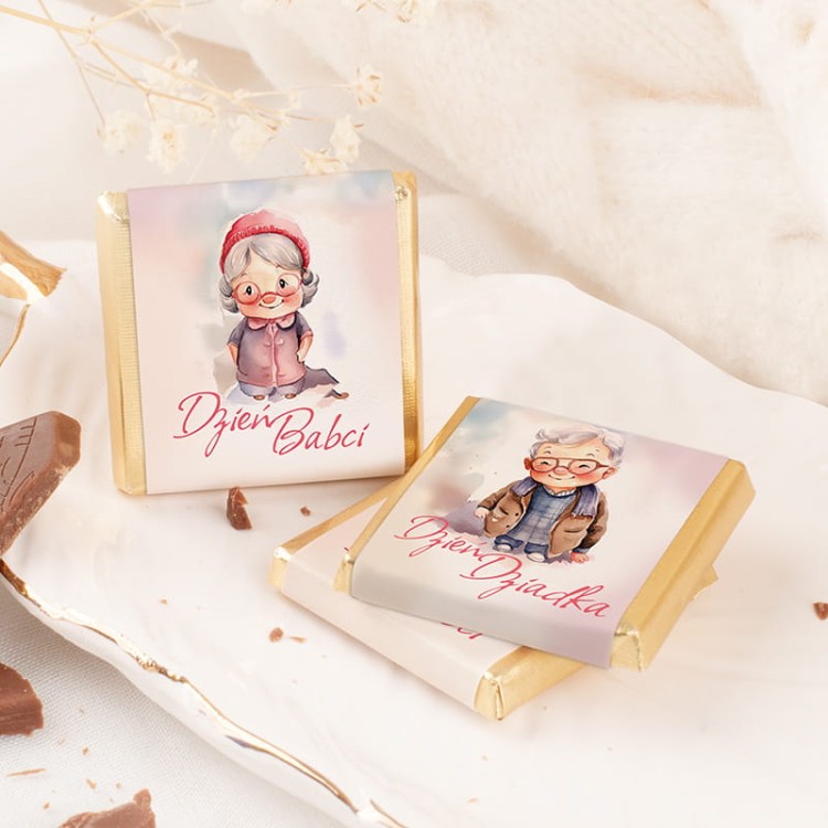 Prezent od dzieci dla babci i dziadka – czekoladki w pudełku.