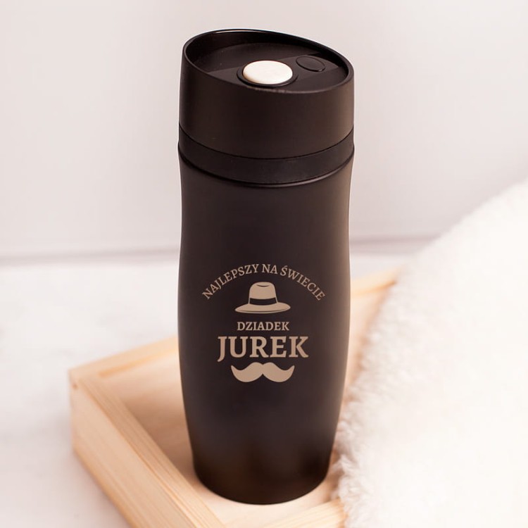 Personalizowany kubek termiczny z grafiką kapelusza i wąsów dla dziadka.