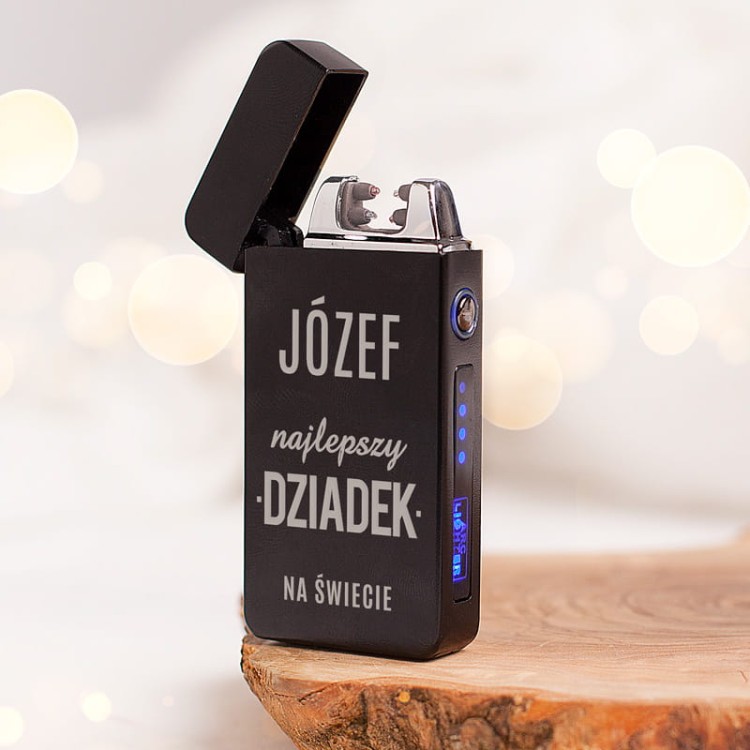 Zapalniczka elektryczna z grawerem dla dziadka jako personalizowany prezent.