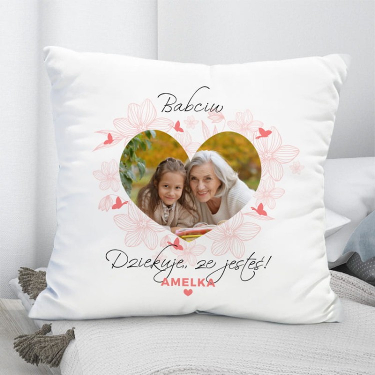 Poduszka ze zdjęciem i napisem „Babciu, dziękuję, że jesteś!”.