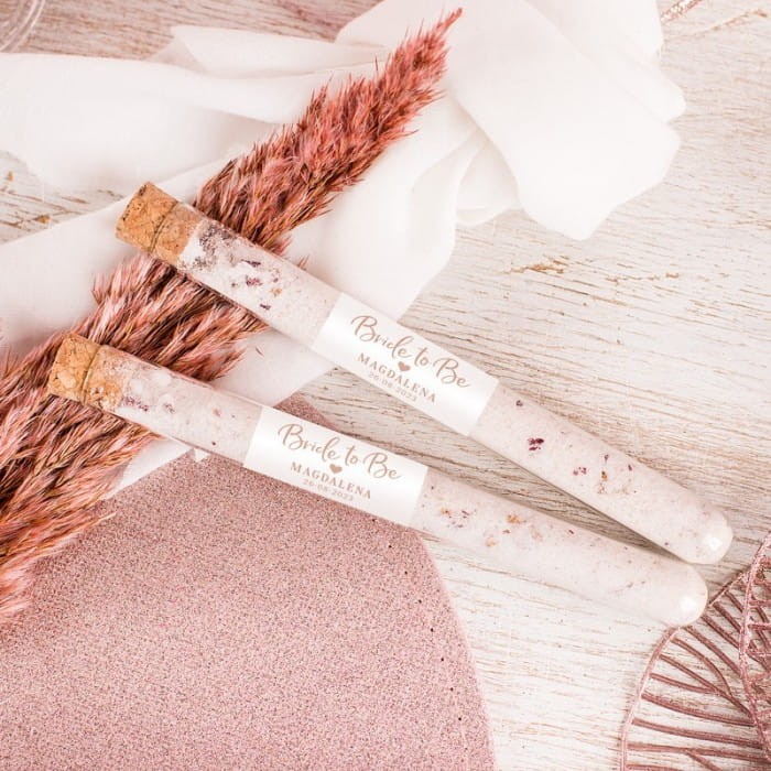 FIOLKA z solą do kąpieli i płatkami kwiatów Upominek dla dziewczyn Bride to Be