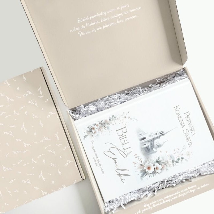 Ekskluzywne pudełko do zapakowania Biblii komunijnej z ozdobnym wnętrzem.