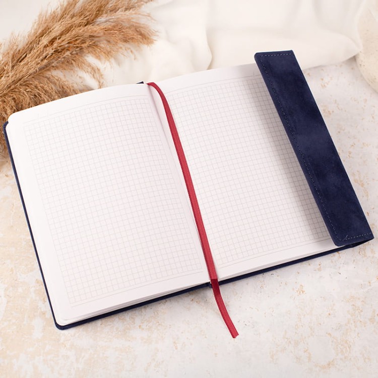Notes w kratkę z zakładką i welurową oprawą dla dziadka