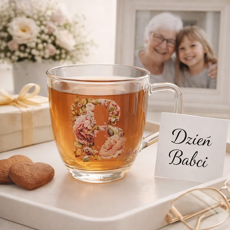 Szklanka z literą B jak Babcia na Dzień Babci