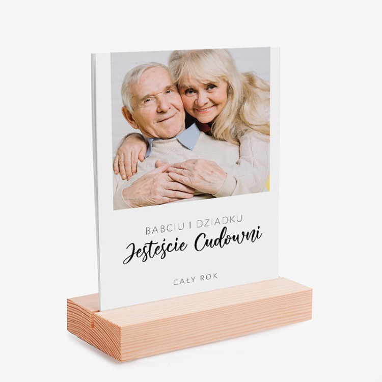 Praktyczny prezent na Dzień Babci i Dziadka. Kalendarz foto biurkowy.