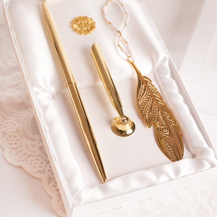 Komunijny zestaw z chustą IHS i dekoracyjnym piórem