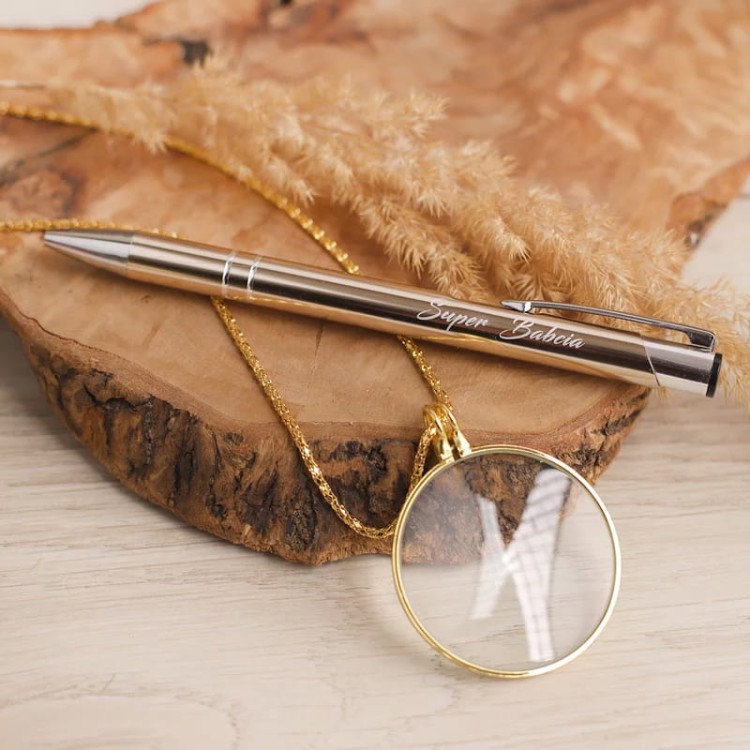 Lupka i długopis dla babci.